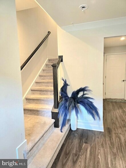 Building Photo - 430 Paperbark Sq