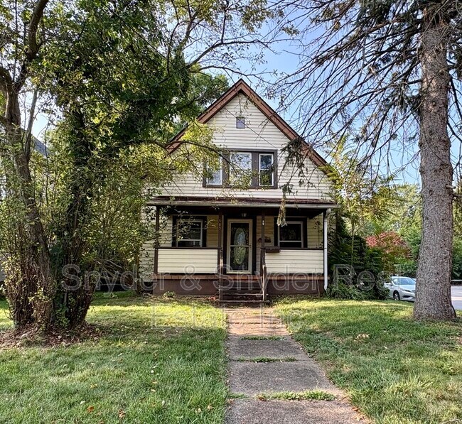 Building Photo - 605 Sackett Ave
