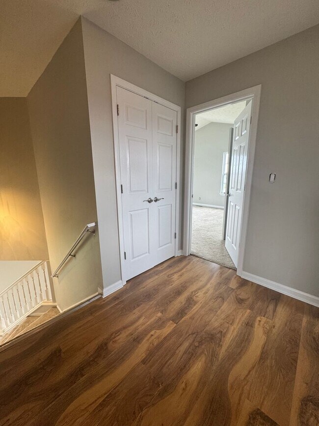Building Photo - Three Bedroom Home with Fenced in Yard!