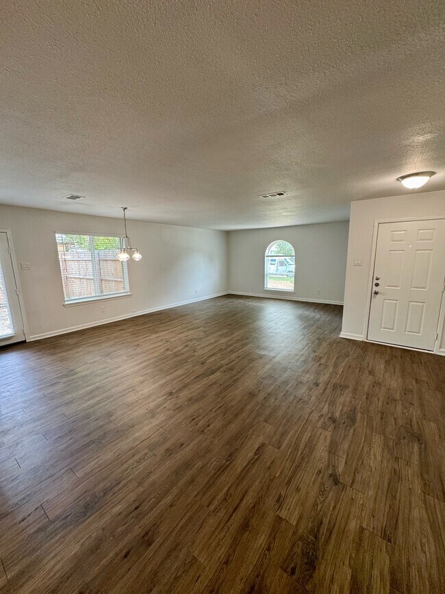 Building Photo - 3003 Lemmontree Ln