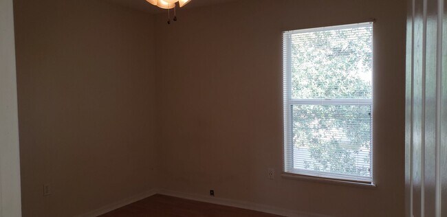 Building Photo - ~4/2.5~Curtis Ave~Groveland Lake Dot Landing~Big Corner Lots with lots a room!