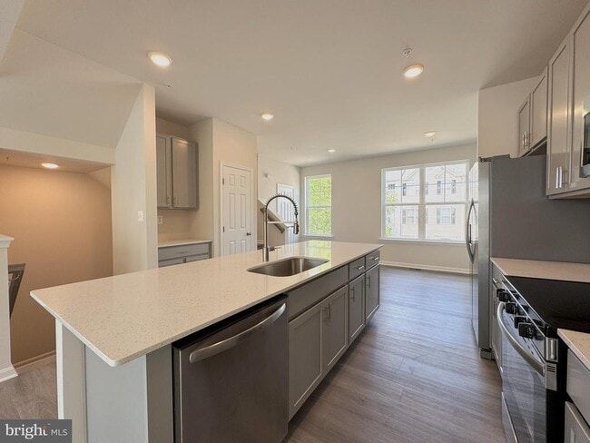 Building Photo - 45714 N Maxine Wy