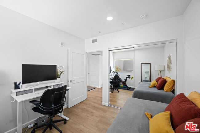 Building Photo - 118 Kings Rd