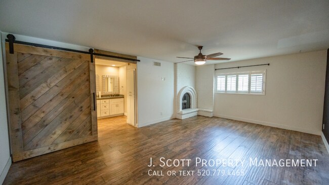 Building Photo - 9059 N Arroya Vista Dr