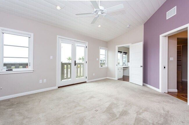 Building Photo - Loma Portal Craftsman with Views