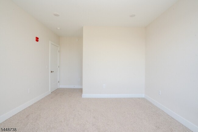 Building Photo - 112 Village Dr