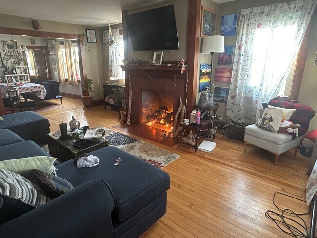 Building Photo - 133 Brook St