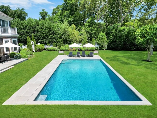 Building Photo - 21 Barn Ln