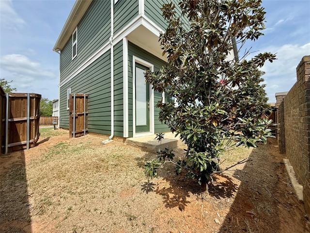 Building Photo - 1830 NE Green Oaks Blvd