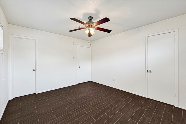 Building Photo - 957 Kerry Dr