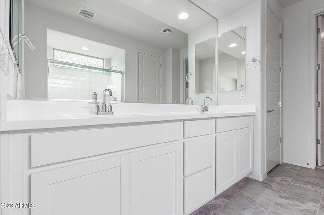 Building Photo - 8529 S 67th Dr