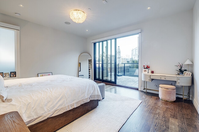 Building Photo - 463 Duncan St