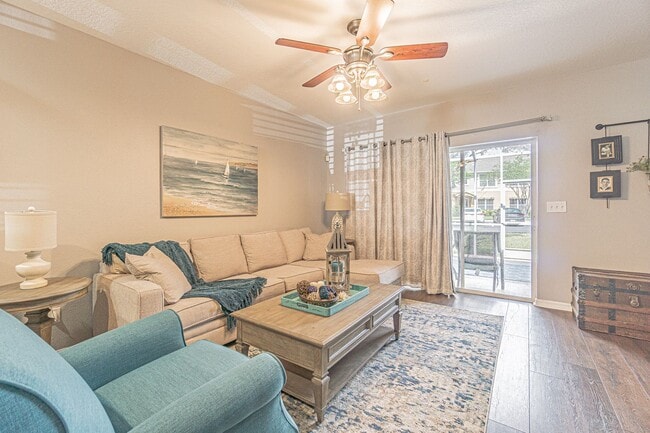 Building Photo - 2 Bedroom - 2.5 Bathroom - Gated Community...