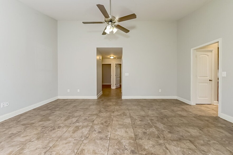 Building Photo - 45 Clover St