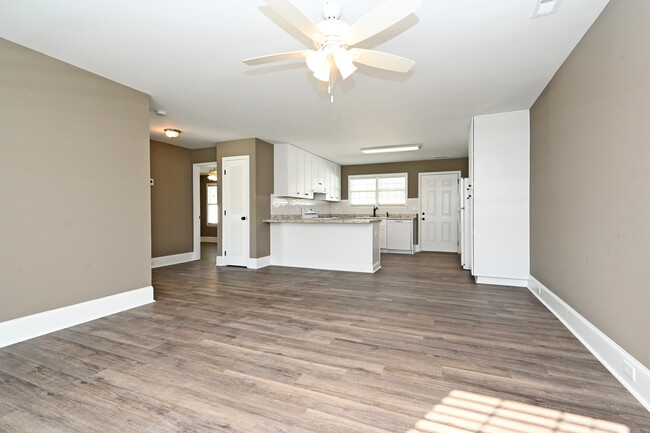 Cloverland-Apartments-Open-Floorplan - 1535 Warnke Rd NW