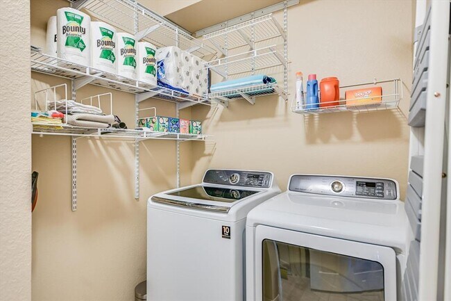 Building Photo - 7501 Shadowridge Run