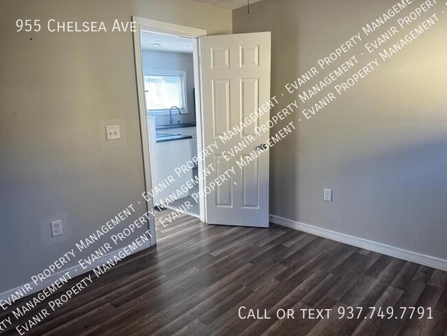 Building Photo - 955 Chelsea Ave
