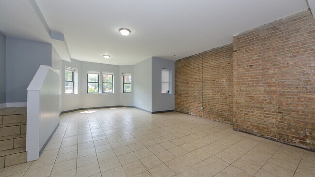 Building Photo - 6901 S Paxton Ave