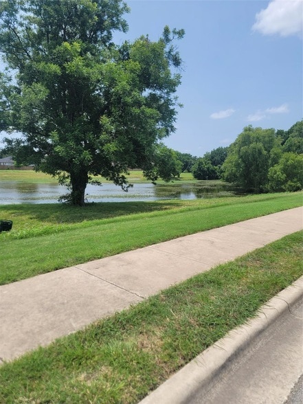 Building Photo - 319 Riverwalk Dr