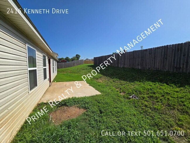 Building Photo - 2416 Kenneth Dr