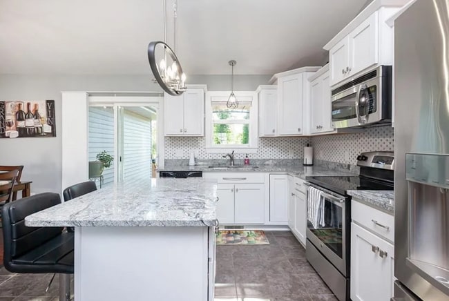 Building Photo - 5805 Pine Ct