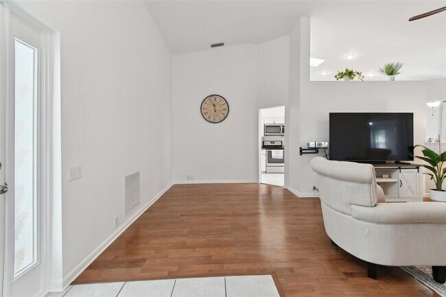 Building Photo - 4327 Murfield Dr E