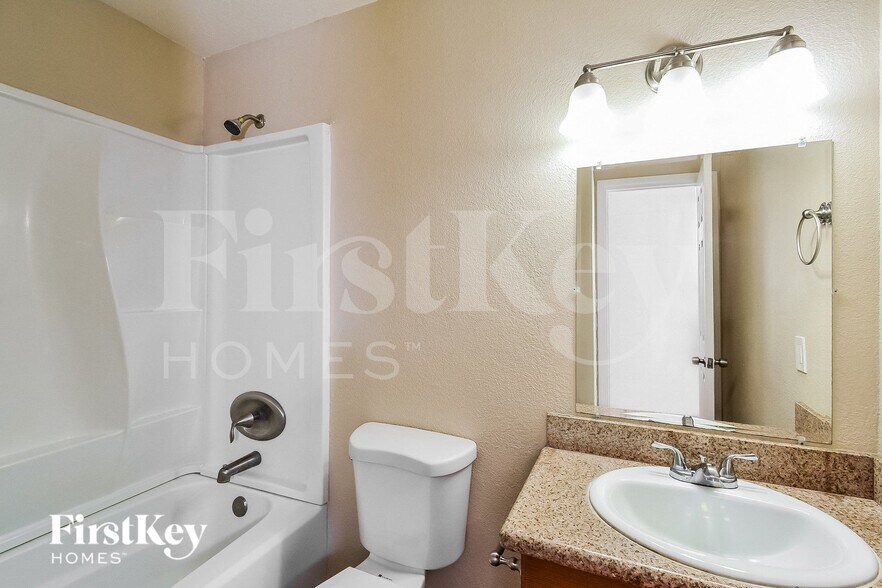 Building Photo - 301 Kings Ave