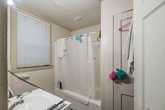 Building Photo - Charming 1–2 Bedroom Apartment – Heated Floors & In-Unit Laundry | Westbrook