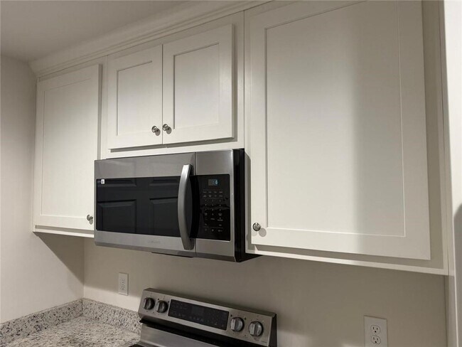 Building Photo - 635 Ben Higgins Rd