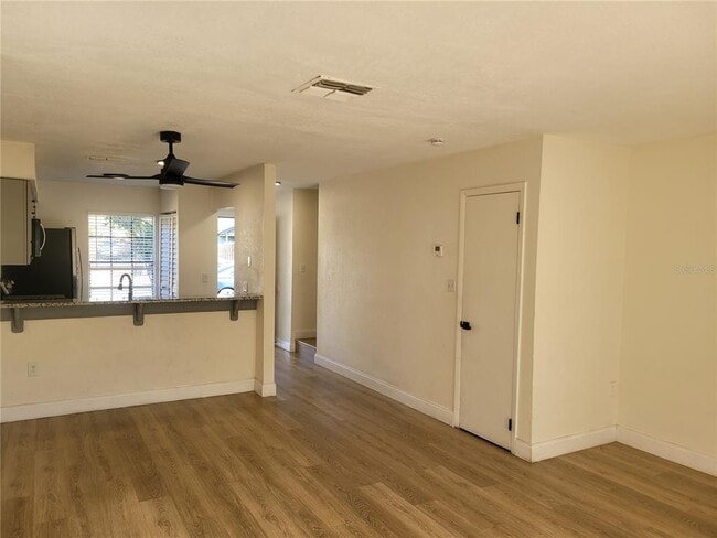 Building Photo - 1236 Dovehill Dr