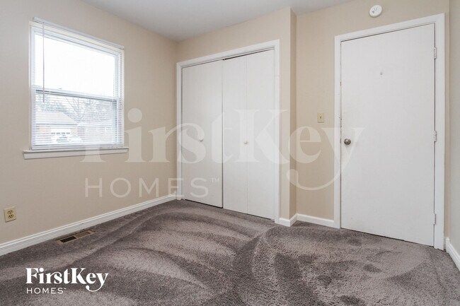 Building Photo - 1426 Moores Manor