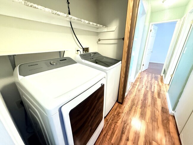 Building Photo - 208 Grovewood Loop N