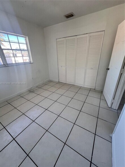 Building Photo - 608 SW 15th Ave