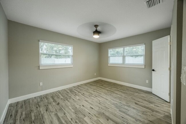 Building Photo - 843 W Swoope Ave