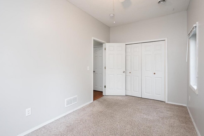 Building Photo - Perfect 4 bedroom count Home in Minneapolis