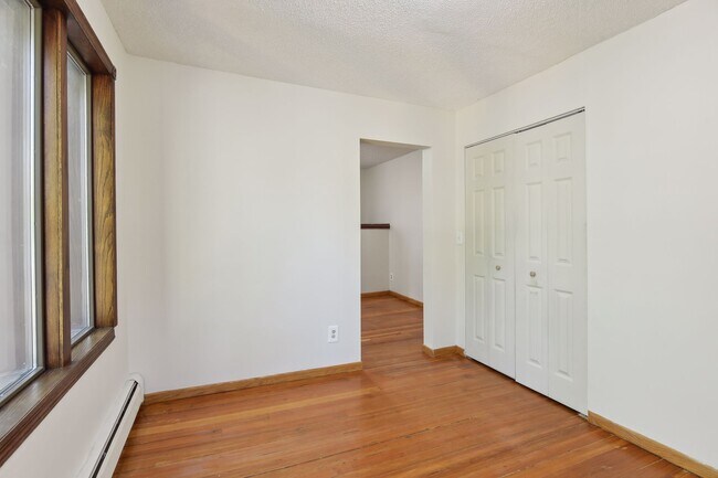 Building Photo - 519 W 22nd St