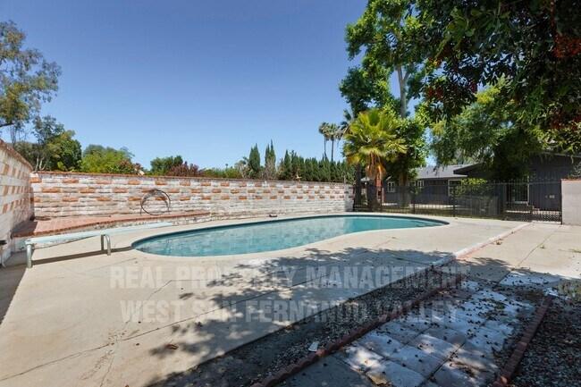 Building Photo - Beautifully Remodeled Single Family Home with Pool