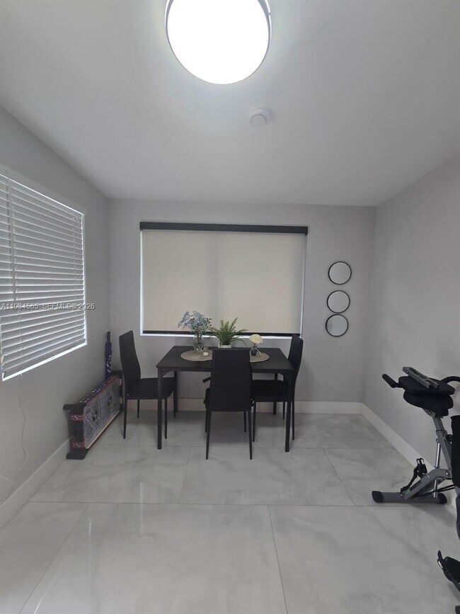 Building Photo - 801 NW 35th Ave