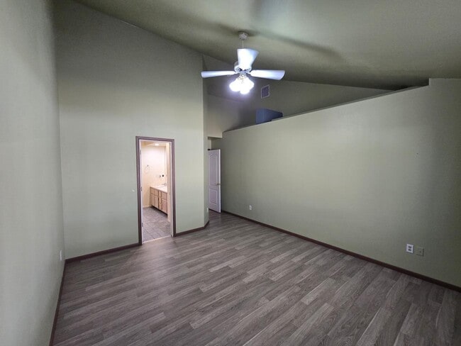 Building Photo - 3156 Arrowhead Dr