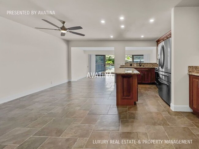 Building Photo - 6370 Hawaii Kai Dr