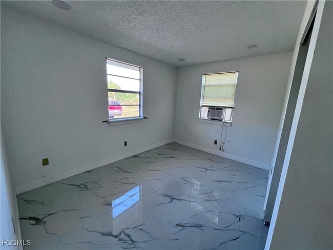 Building Photo - 3921 Fort Denaud Rd