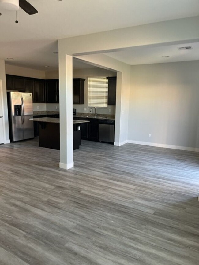 Building Photo - 4 Bedroom House in Mountain Edge