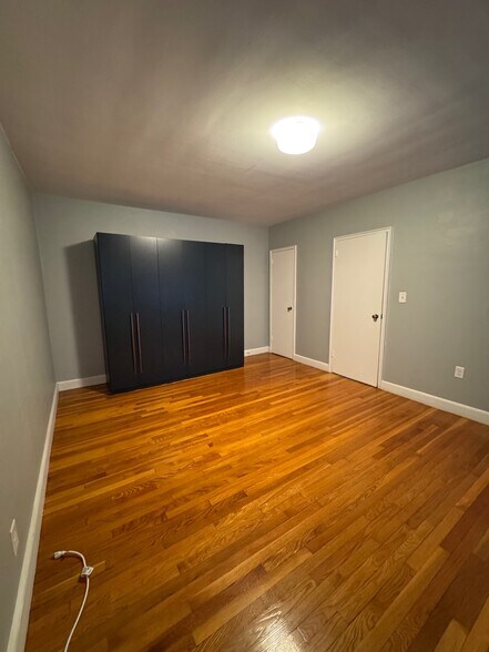 Building Photo - 60 Elm St