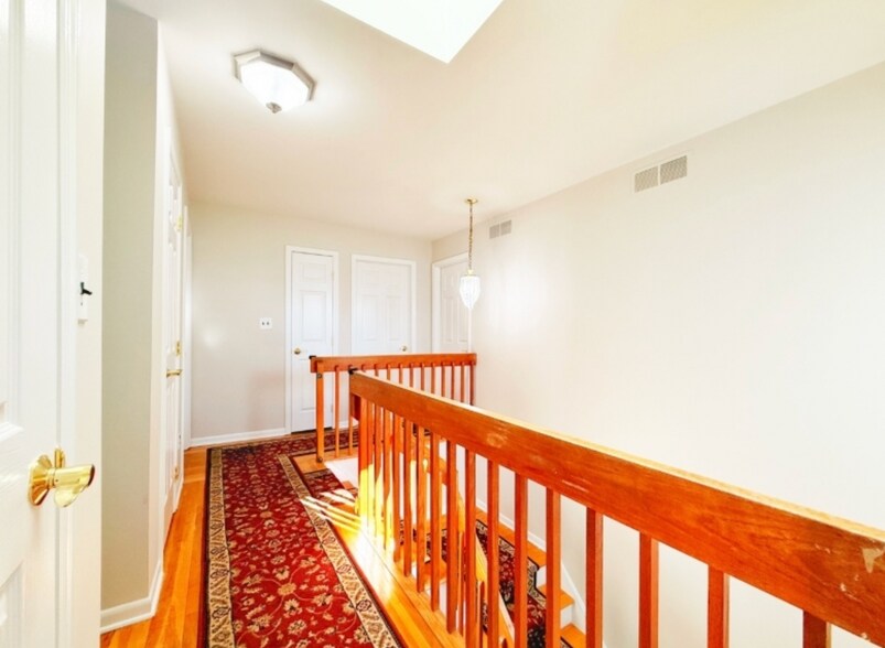 Building Photo - 592 Cabot Hill Rd