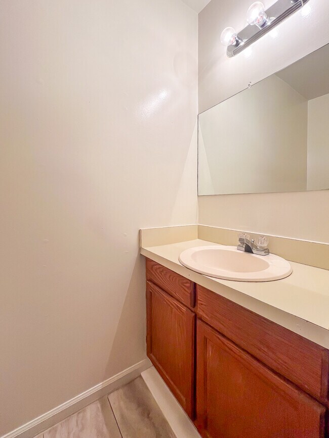 Building Photo - 26 Fox Hill Dr