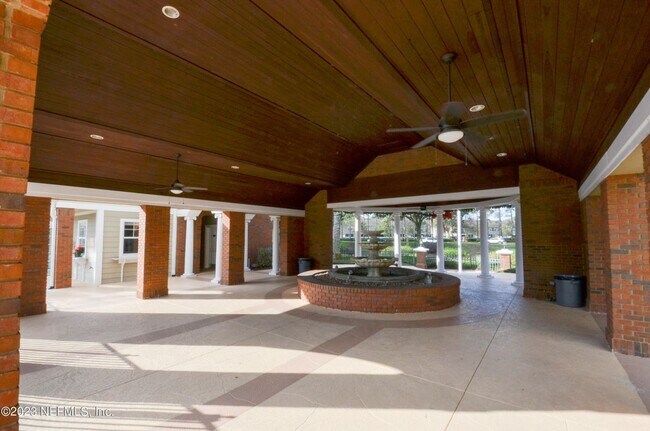 Building Photo - 11712 Blackstone River Dr