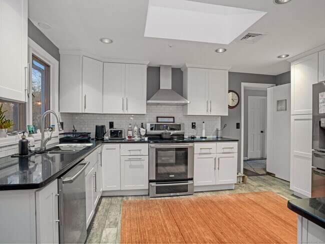 Building Photo - 10 Tupelo Rd