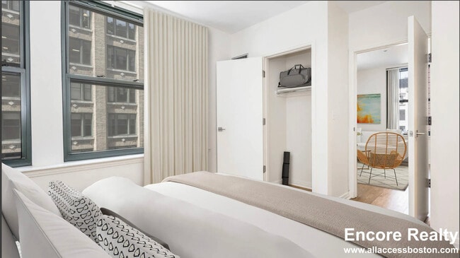 Building Photo - 1 India St