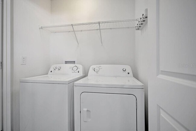 Building Photo - 303 Anchovie Ct