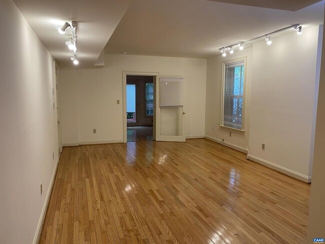 Building Photo - 415 2nd St NE